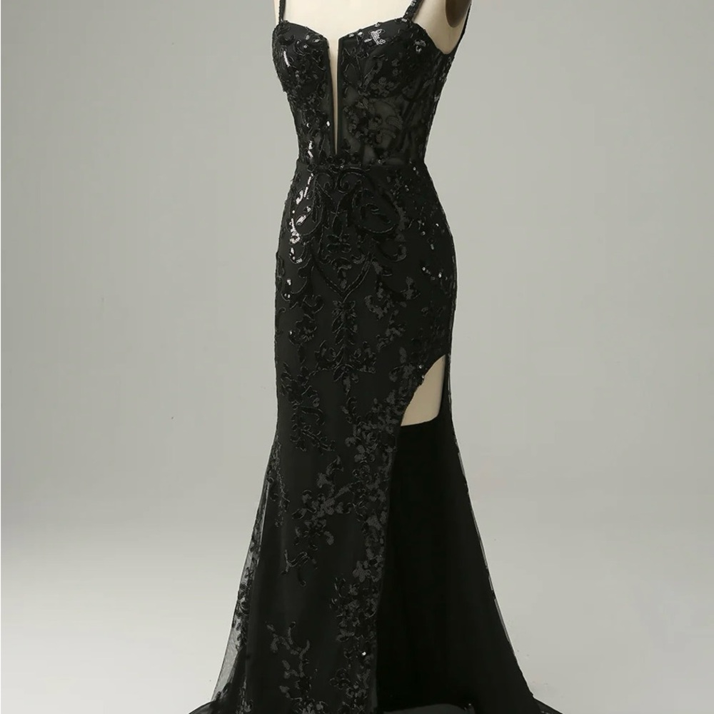 Black Sleeveless Spaghetti Strap Bodycon Gown - Picture 3 of 6